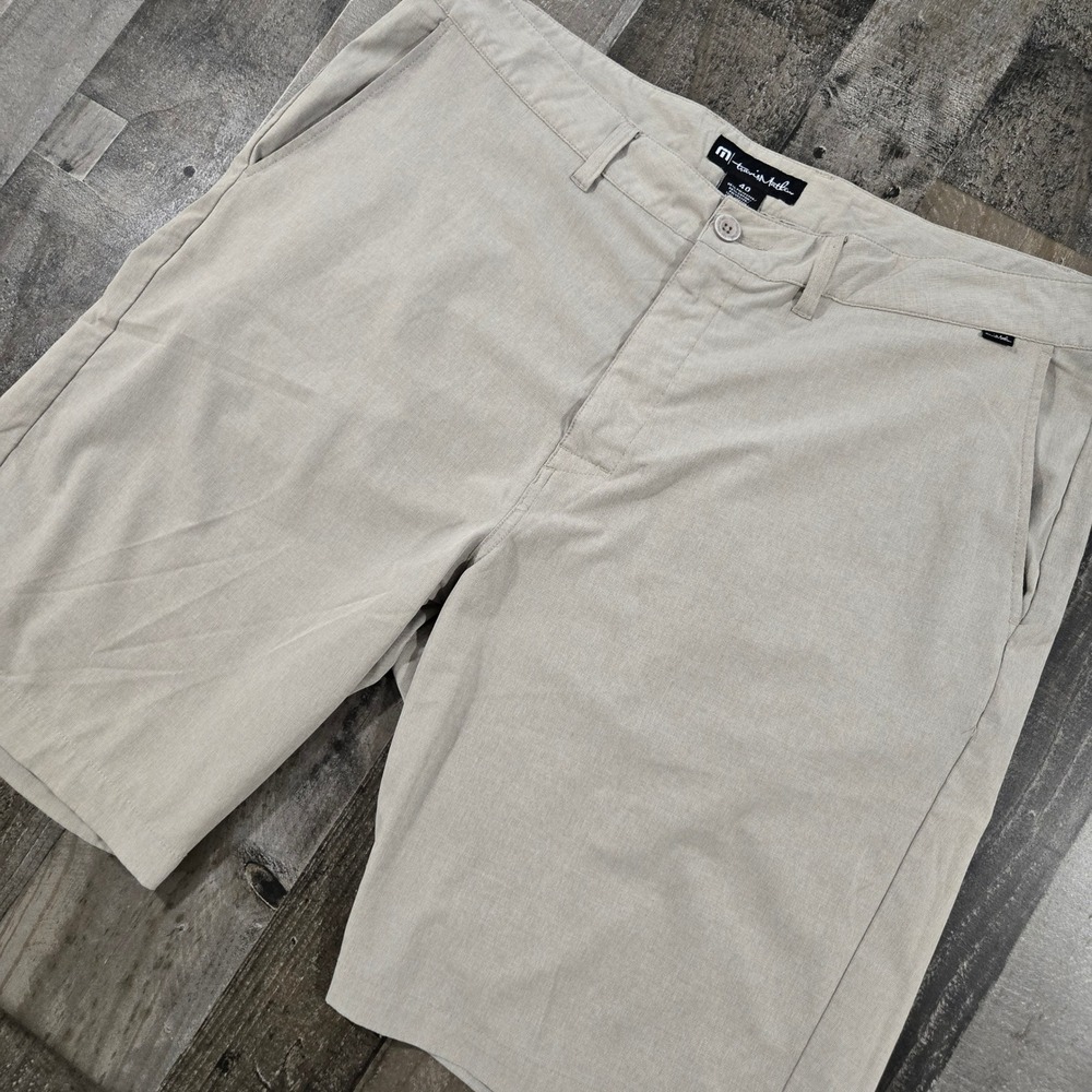 TravisMathew Beck Golf Shorts Mens 40 Khaki Tan Performance Hybrid Stretch